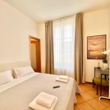 I Portici Del Centro Hotel Комо Екстериор снимка