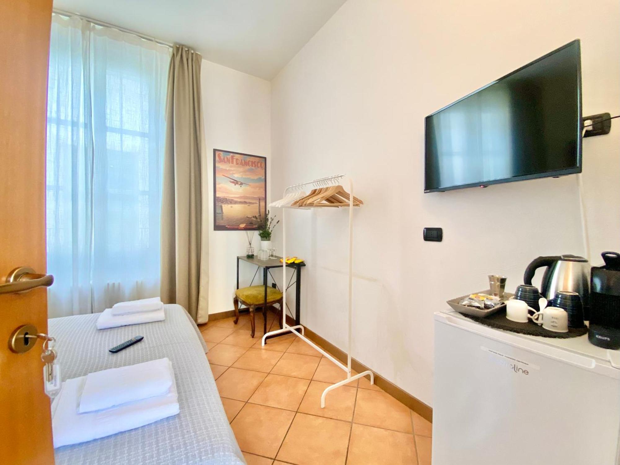 I Portici Del Centro Hotel Комо Екстериор снимка