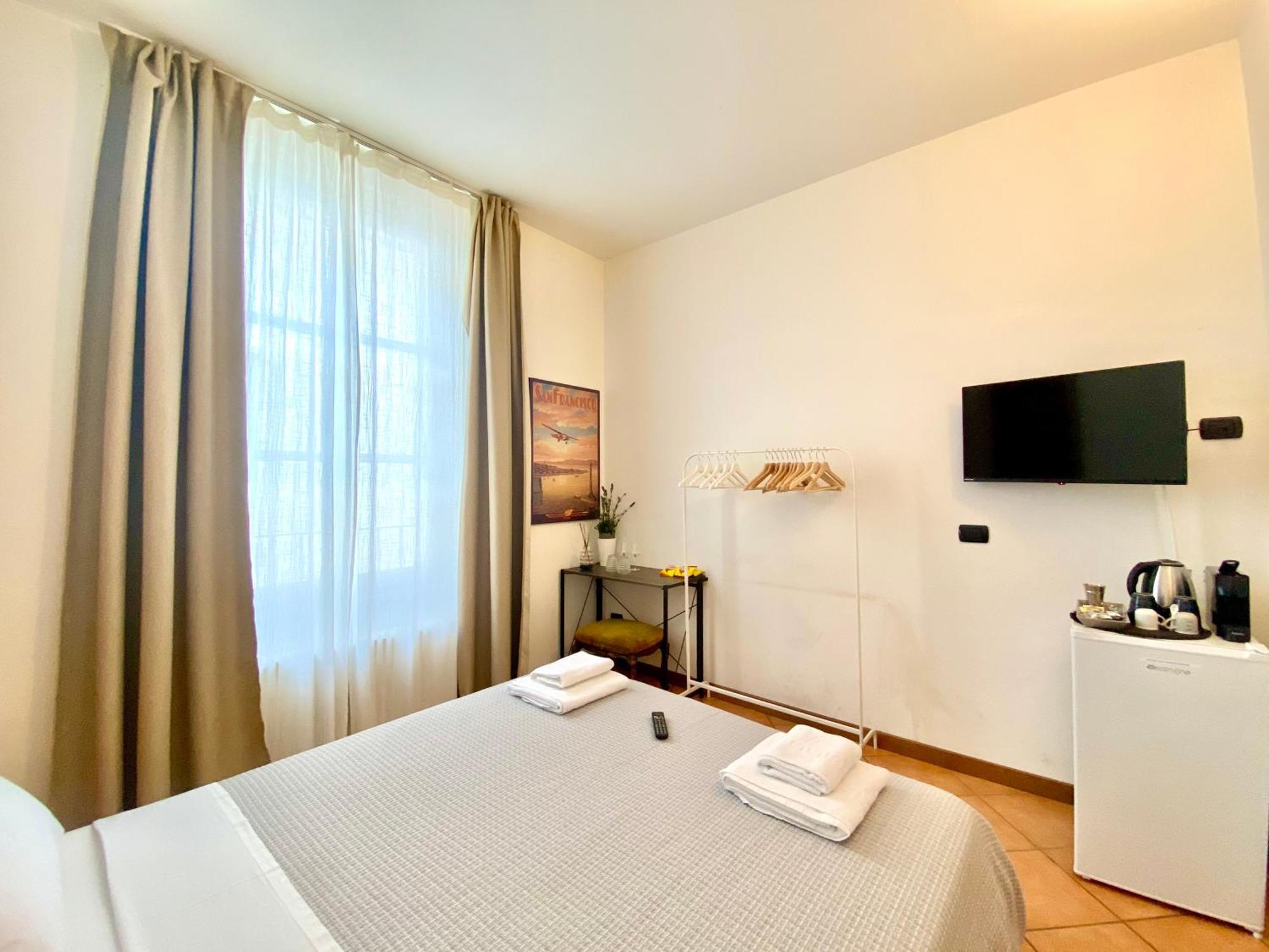 I Portici Del Centro Hotel Комо Екстериор снимка