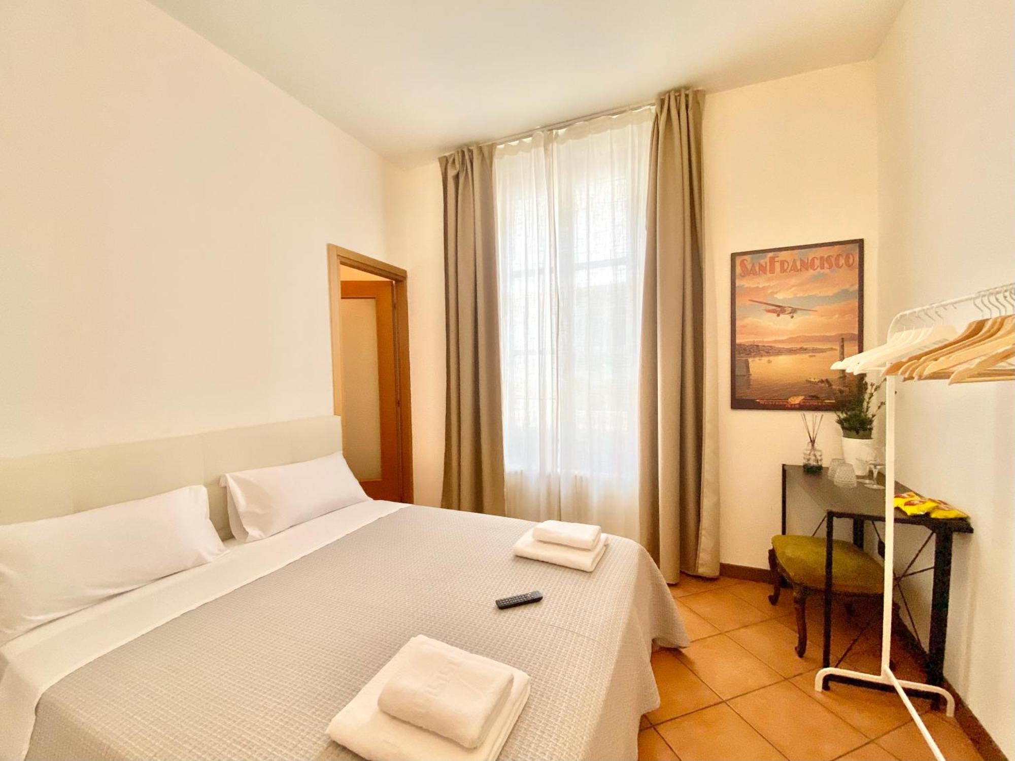 I Portici Del Centro Hotel Комо Екстериор снимка