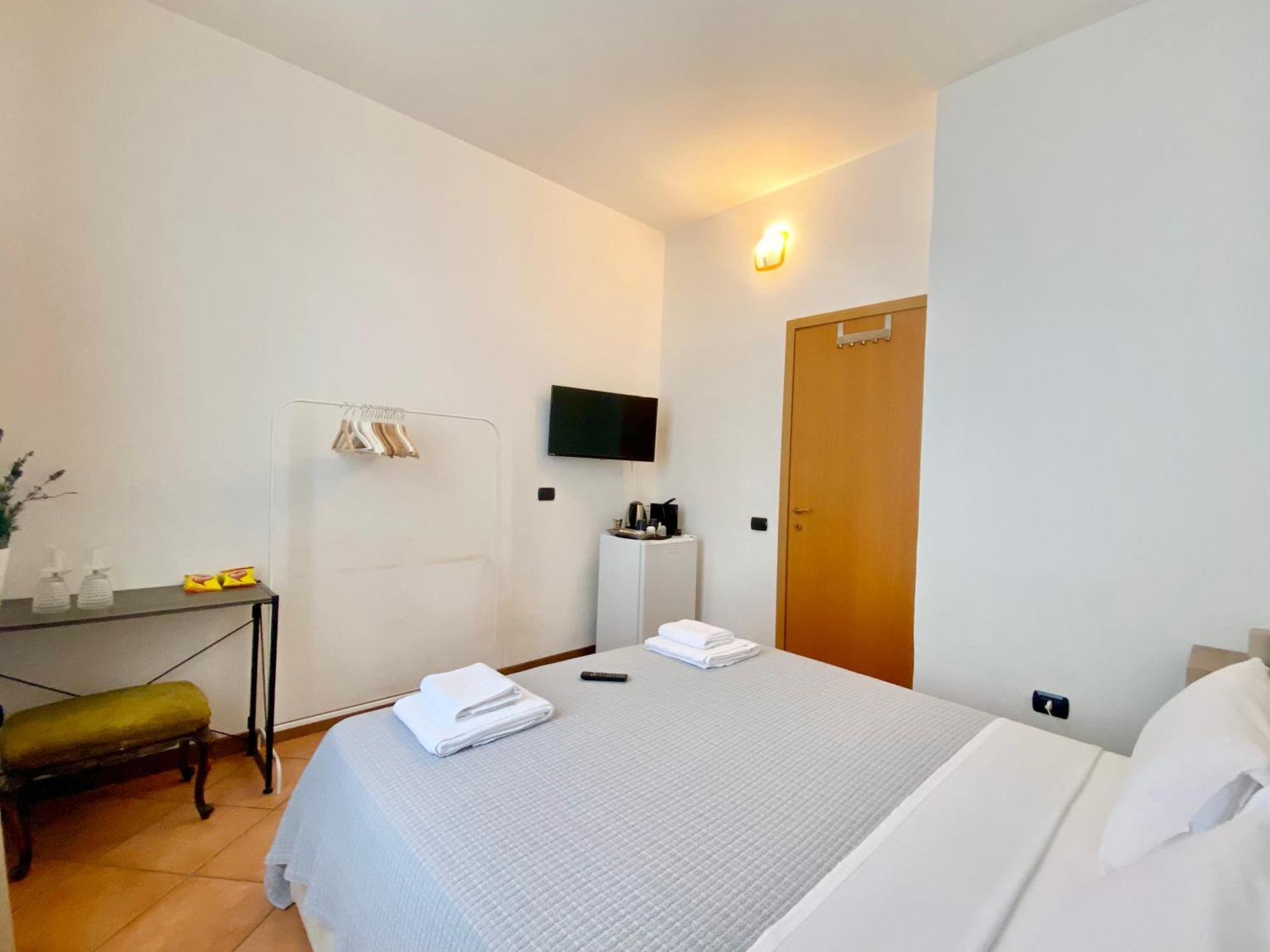 I Portici Del Centro Hotel Комо Екстериор снимка