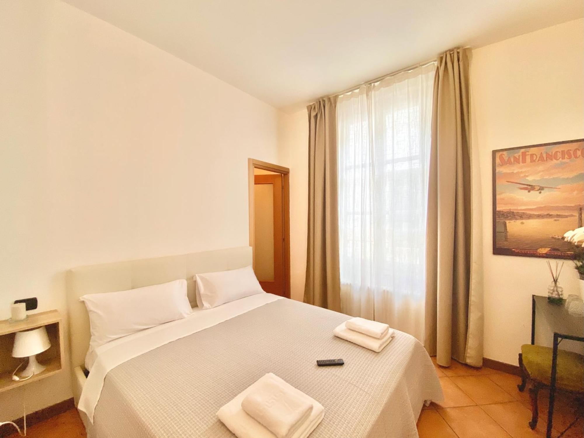 I Portici Del Centro Hotel Комо Екстериор снимка