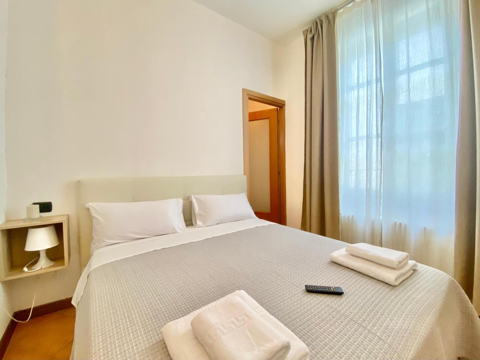 I Portici Del Centro Hotel Комо Екстериор снимка